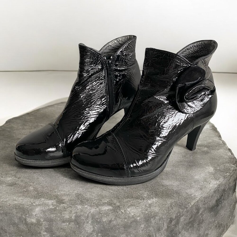 Un Tour En Ville Black Patent Leather Heeled Ankle Boots 8.5​​​